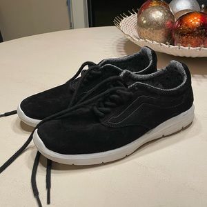 Women’s Vans Ultracush Black Sneakers